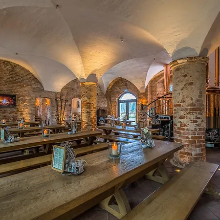 梅伦廷水上城堡酒店 酒店