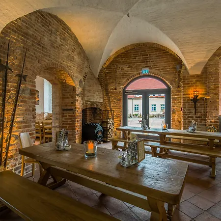 酒店 梅伦廷水上城堡酒店 4*