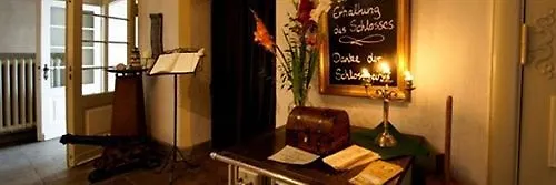 梅伦廷水上城堡酒店 4* 梅伦新