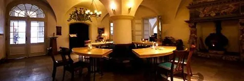 梅伦廷水上城堡酒店 4* 梅伦新