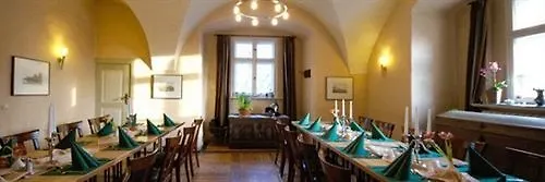 梅伦廷水上城堡酒店 酒店 梅伦新