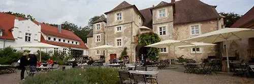 梅伦廷水上城堡酒店 4* 梅伦新